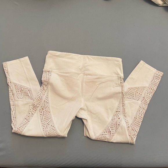 Alo Yoga Charm Capri Leggings - Picture 4 of 8